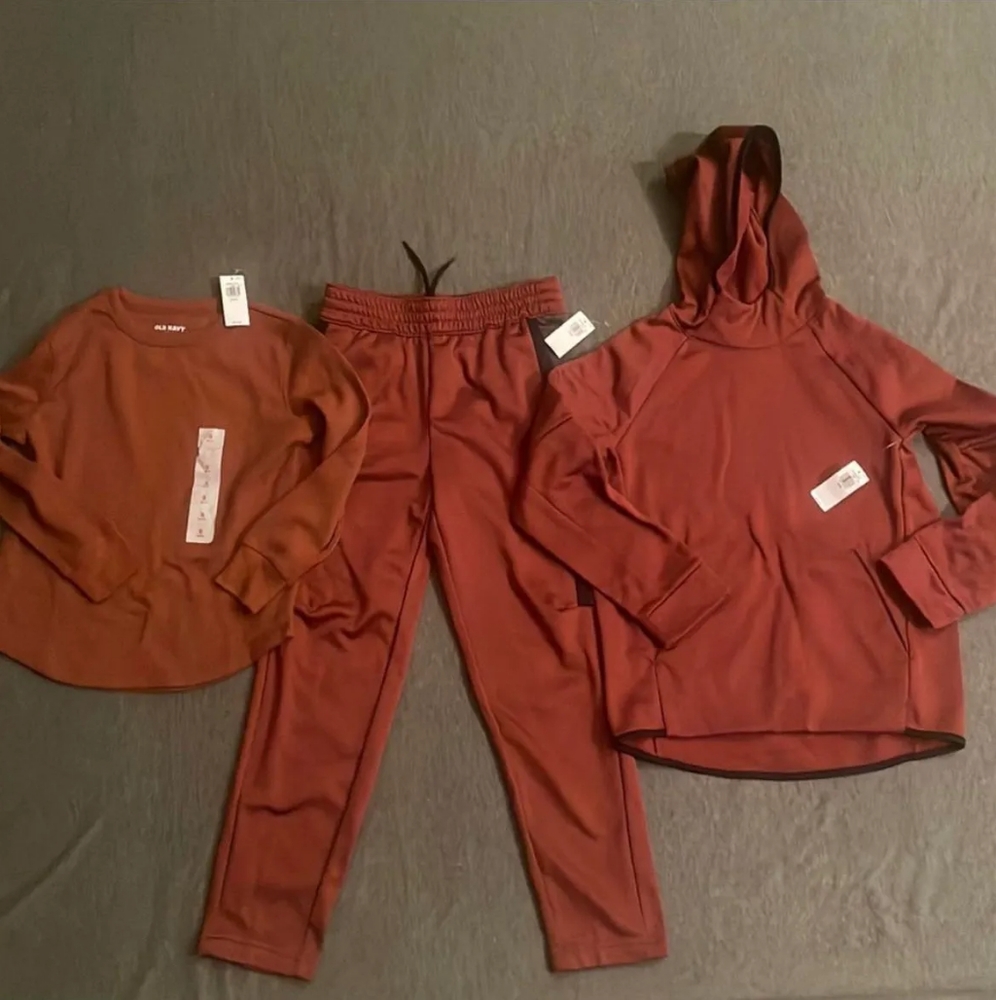 Old Navy sweatsuit & thermal top (New)